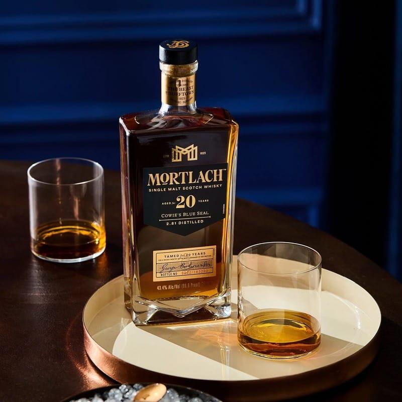 Mortlach 20 là phiên bản rượu whisky cao cấp được ủ trong thùng gỗ sồi 20 năm. 