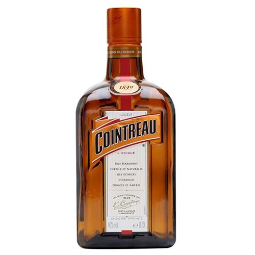 các loại rượu mạnh ở bar