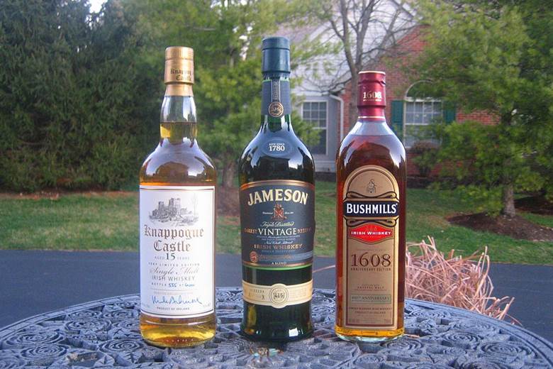 Whisky được chưng cất từ ngũ cốc và trải qua quá trình ủ dài ngày