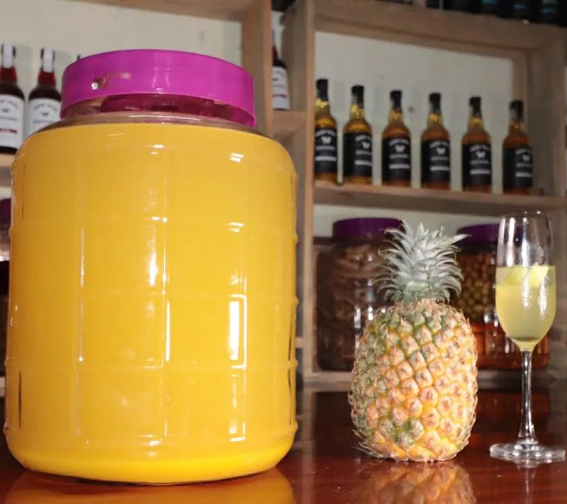 Hướng dẫn cách làm rượu vang dứa thơm ngon tại nhà