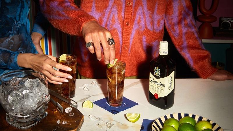 Cách pha chế rượu Ballantine’s phổ biến
