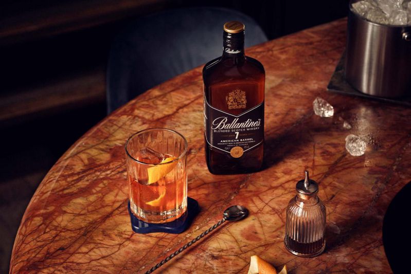 Cách pha chế rượu Ballantine’s phổ biến