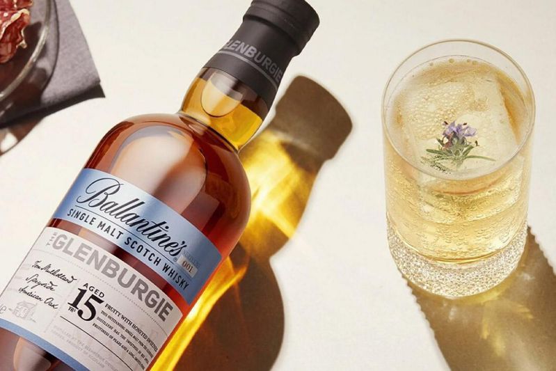 Cách pha chế rượu Ballantine’s phổ biến