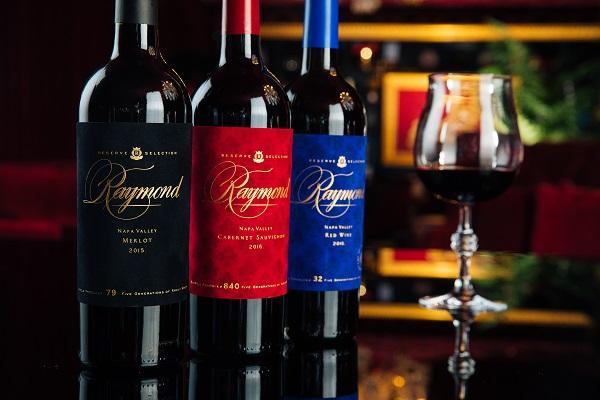 Có nên uống rượu vang trước khi đi ngủ không