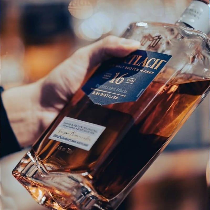 Các bạn nên mua rượu Mortlach ở những địa chỉ phân phối chính hãng. 
