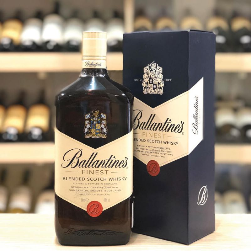  Các dòng rượu Ballantines được cung cấp tại cửa hàng của Maltco 