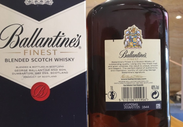 phân biệt rượu ballantines