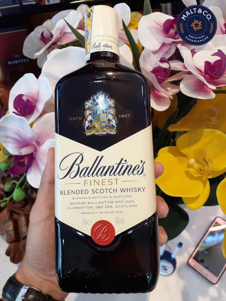 Ballantines và Chivas regal