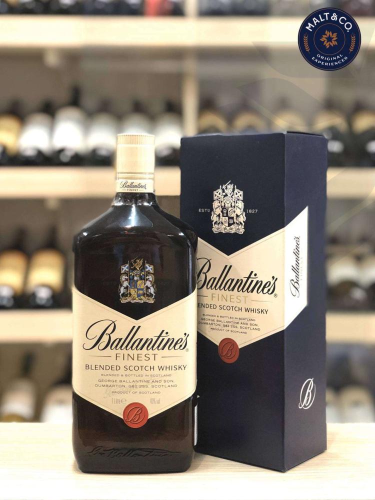 So sánh Ballantines và Chivas regal