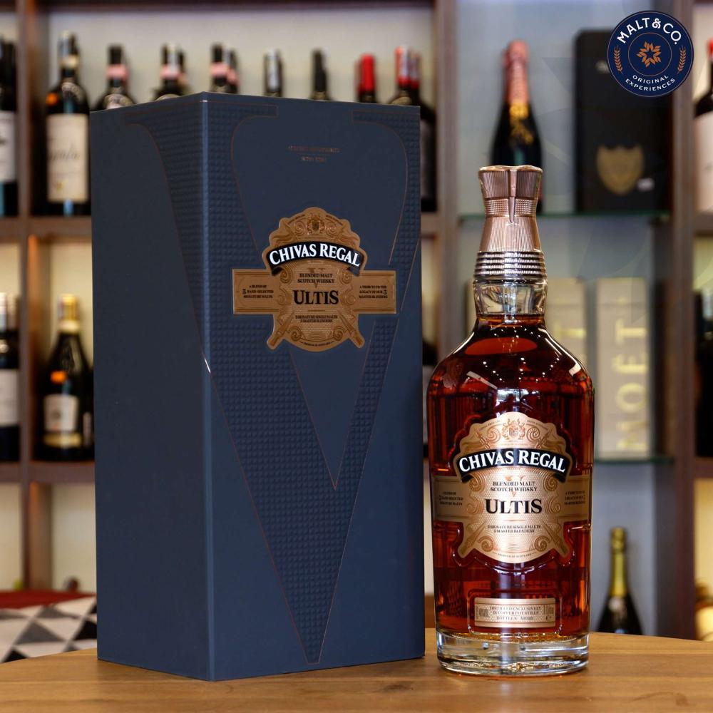 So sánh rượu Ballantines và Chivas regal