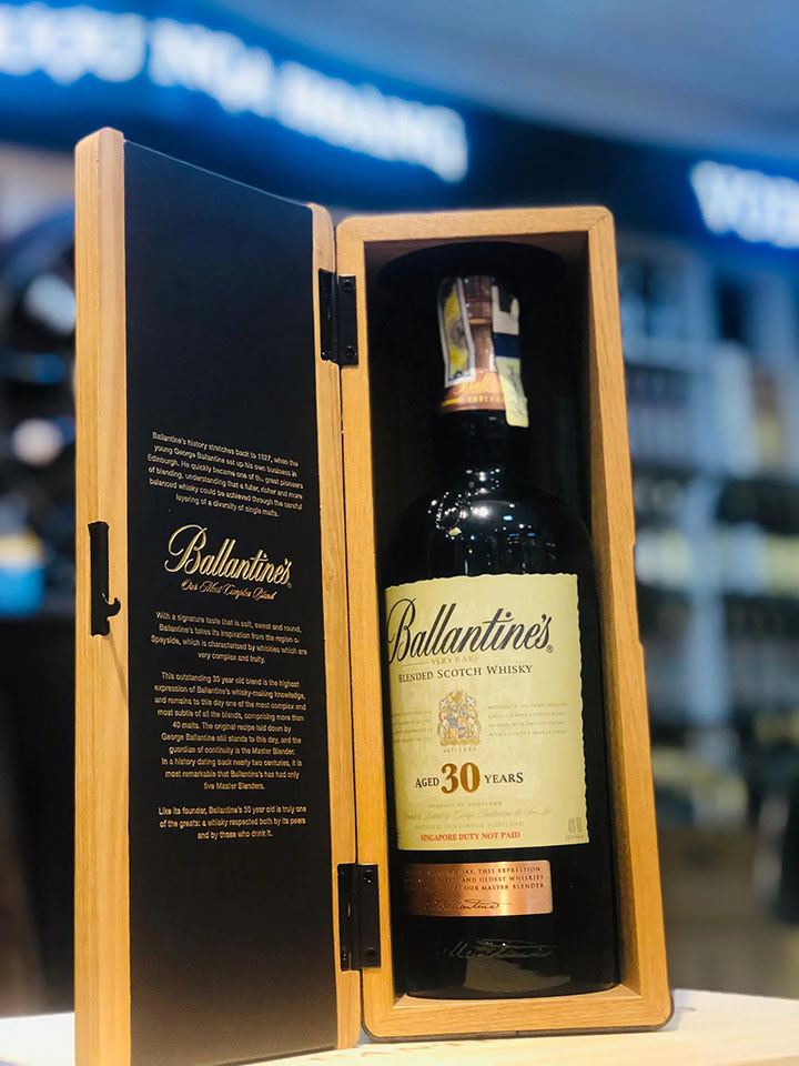 Rượu Ballantines 30 giá bao nhiêu