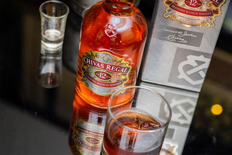 Chivas 12 có mức giá hợp lý, lựa chọn phù hợp cho người mới làm quen.