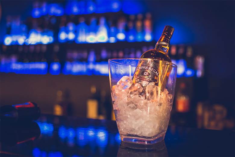 Cách thưởng thức Chivas 12 ngon và đúng chuẩn.