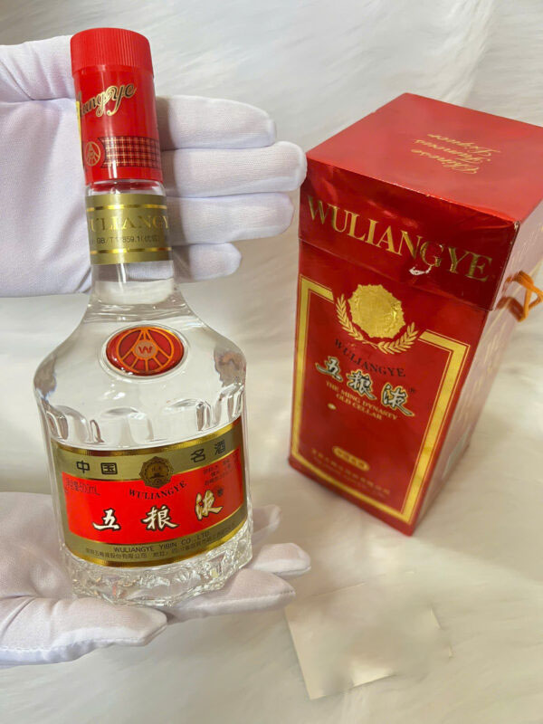 Rượu Ngũ Lương Dịch không rõ nguồn gốc: Những rủi ro người tiêu dùng cần biết trước khi mua