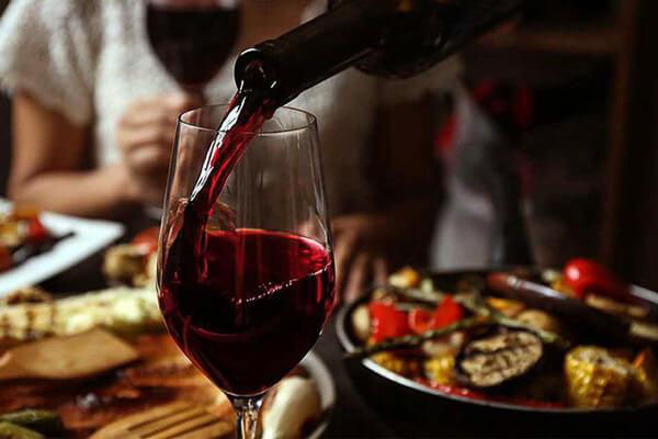 rượu vang uống với đá được không