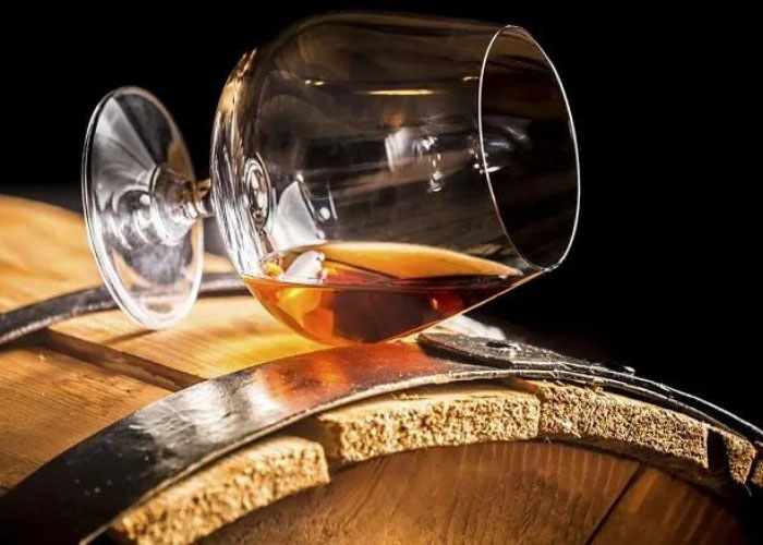 uống rượu cognac với ly loại nào
