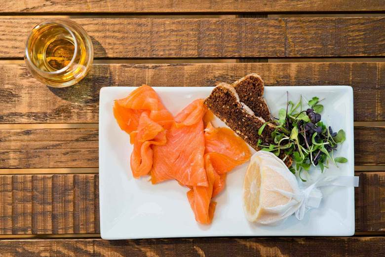 Whisky, đặc biệt là những dòng có hương trái cây và vị cay nhẹ