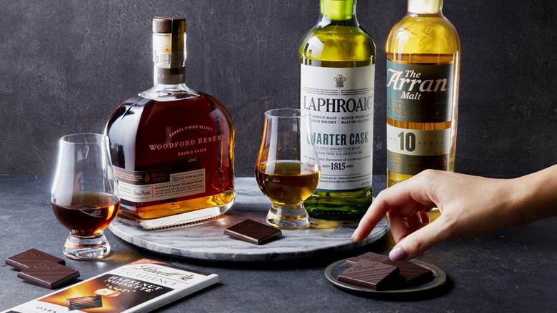 Chocolate đen là một trong những lựa chọn phổ biến nhất khi uống whisky
