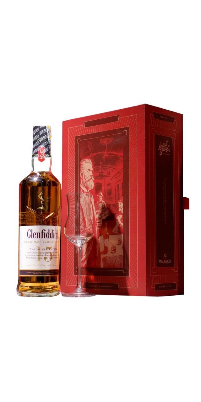 Rượu Glenfiddich 15 kèm hộp quà đỏ.