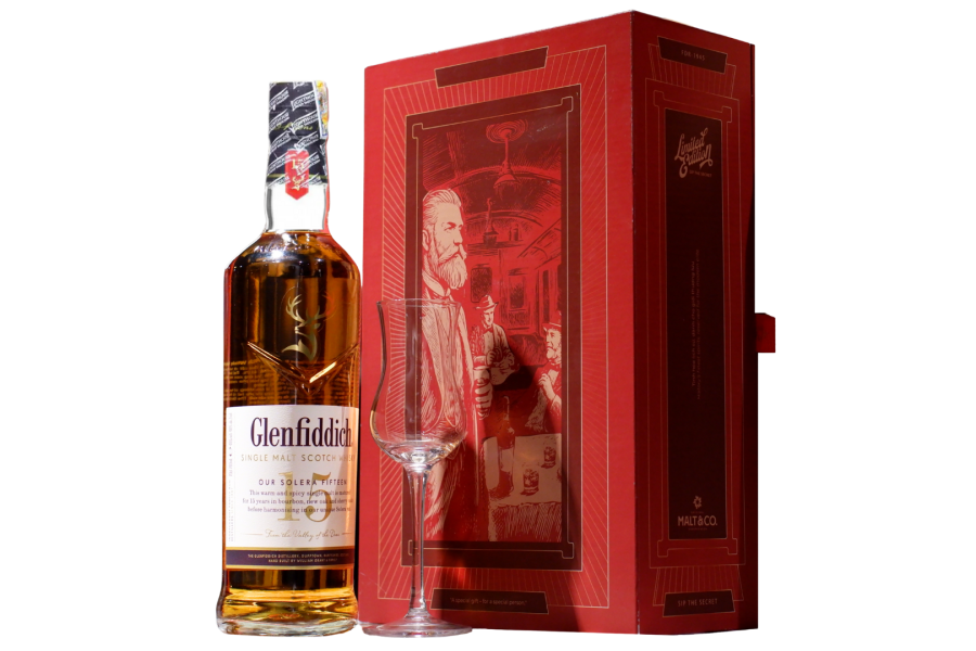 Rượu Glenfiddich 15 kèm hộp quà đỏ.