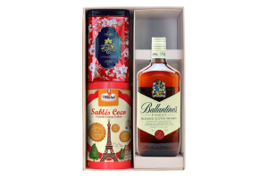 Set rượu Whisky Ballantines Finest kèm hộp bánh trà f26